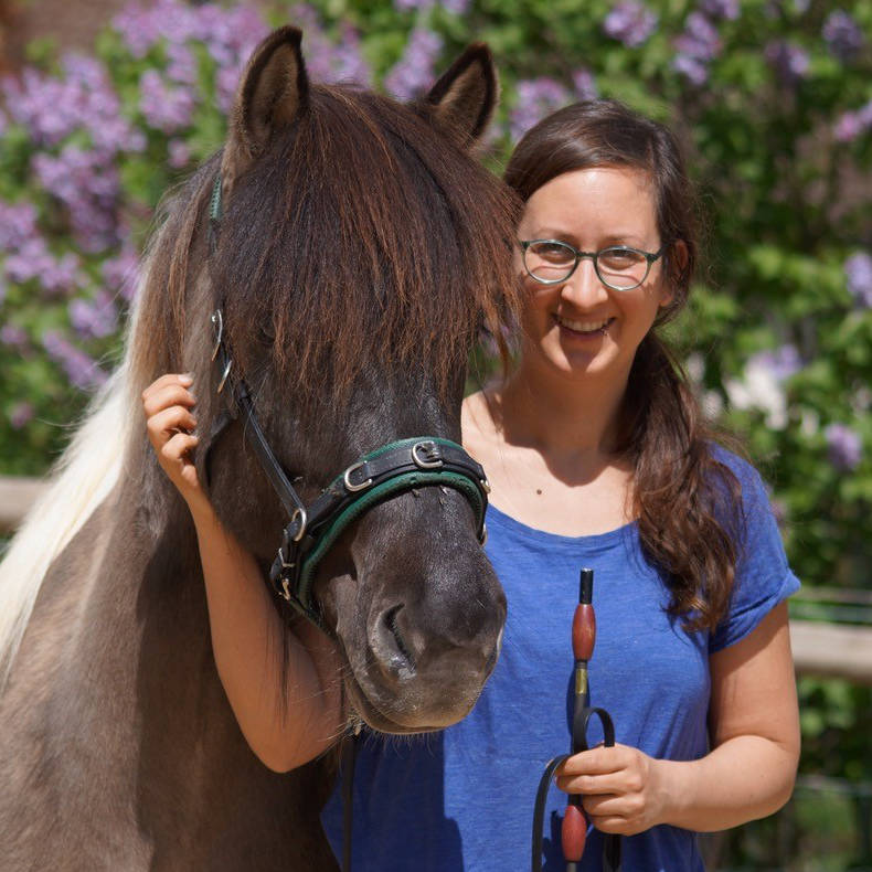 Portrait mit Pferd von Katharina Hospach, MA Erziehungswissenschaft, Soziologie und Neuere deutsche Literatur